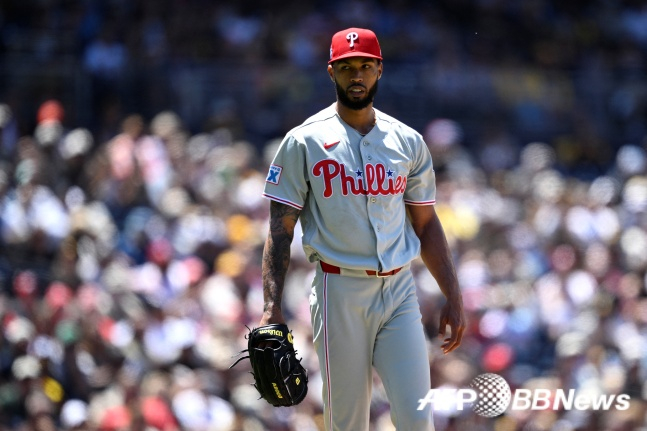 필라델피아의 크리스토퍼 산체스가 28일(한국시간) 2026 MLB 정규시즌 샌디에이고와 방문경기에서 역투했다. /AFPBBNews=뉴스1