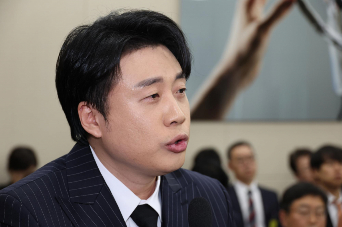 김세의 가로세로연구소(이하 가세연) 대표가 구속되면서 가세연이 사실상 경영 공백을 겪게 됐다. 이런 가운데 가세연 지분 50%를 보유한 은현장(사진)씨가 경영권 확보를 위해 팔을 걷어붙였다. 은현장씨가 지난해 10월30일 서울 여의도 국회에서 열린 과학기술정보방송통신위원회 국정감사에 참고인으로 출석해 이준석 개혁신당 의원의 질의에 답하고 있다. /사진=뉴시스