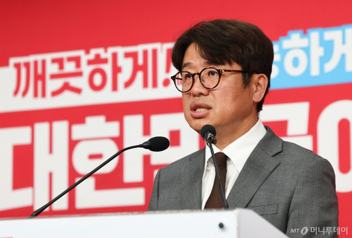 (서울=뉴스1) 최지환 기자 = 경기도 평택을 국회의원 재선거에 출마한 유의동 국민의힘 후보가 25일 오전 서울 여의도 국민의힘 당사에서 김용남 더불어민주당 후보 의혹 관련 긴급 기자회견을 열고 있다. 2026.5.25/뉴스1 Copyright © 뉴스1. All rights reserved. 무단 전재 및 재배포, AI학습 이용 금지. /사진=(서울=뉴스1) 최지환 기자