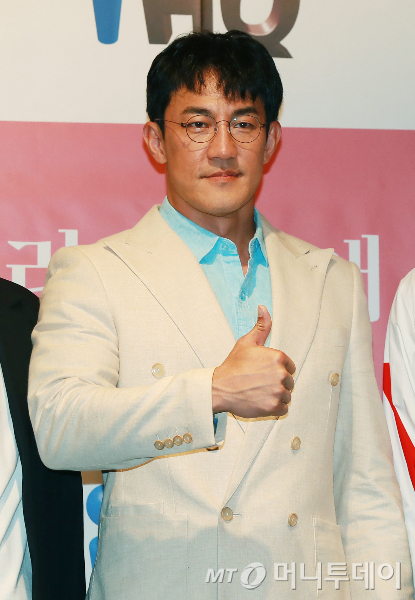 배우 한정수가 스타벅스의 ' 5·18 탱크데이' 마케팅 논란에 대한 정용진 신세계그룹 회장의 사과를 공개적으로 비판했다. /사진=머니투데이 DB