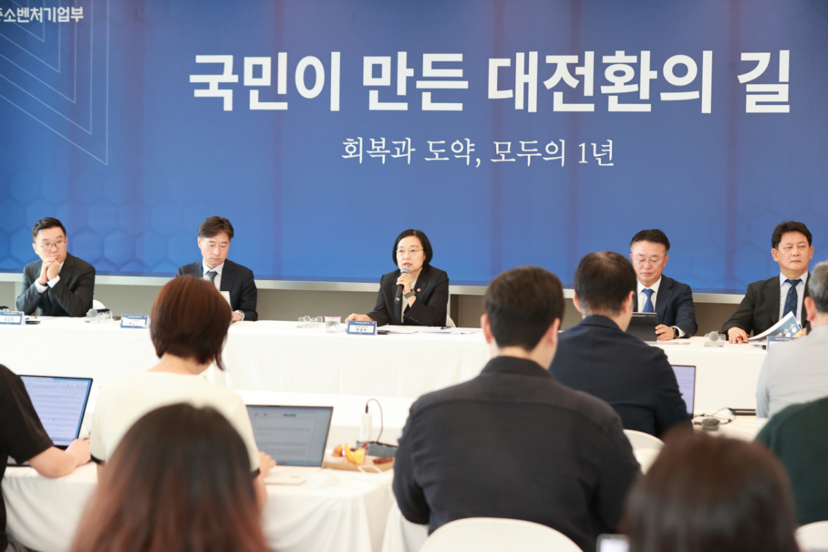 한성숙 중소벤처기업부 장관이 28일 서울특별시 마포구 SVC 서울에서 열린 "정부 출범 1주년 기자간담회"에서 발언하고 있다. /사진=중소벤처기업부
