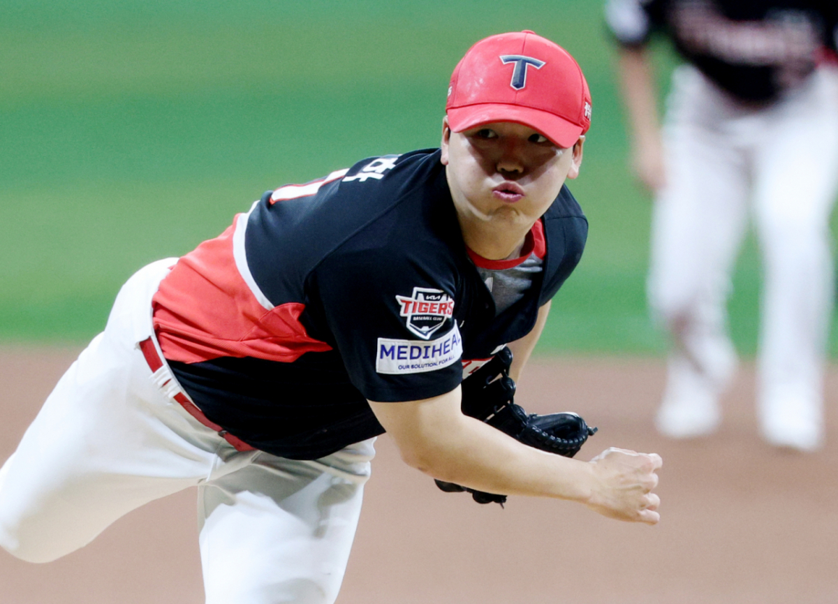 2026 신한 SOL KBO리그 키움 히어로즈 대 KIA 타이거즈 경기가 28일 서울 고척스카이돔에서 열렸다. KIA 선발 황동하가 역투하고 있다. /사진=김진경 kim.jinkyung@