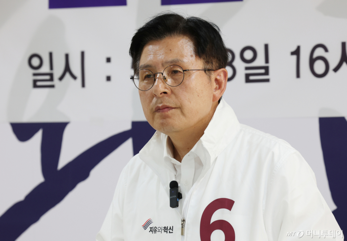 (평택=뉴스1) 김영운 기자 = 황교안 자유와혁신 경기 평택시을 국회의원 후보가 28일 경기 평택시 안중읍에 위치한 선거사무소에서 유의동 국민의힘 후보와의 단일화 관련 긴급기자회견을 하고 있다. 2026.5.28/뉴스1 Copyright © 뉴스1. All rights reserved. 무단 전재 및 재배포, AI학습 이용 금지. /사진=(평택=뉴스1) 김영운 기자