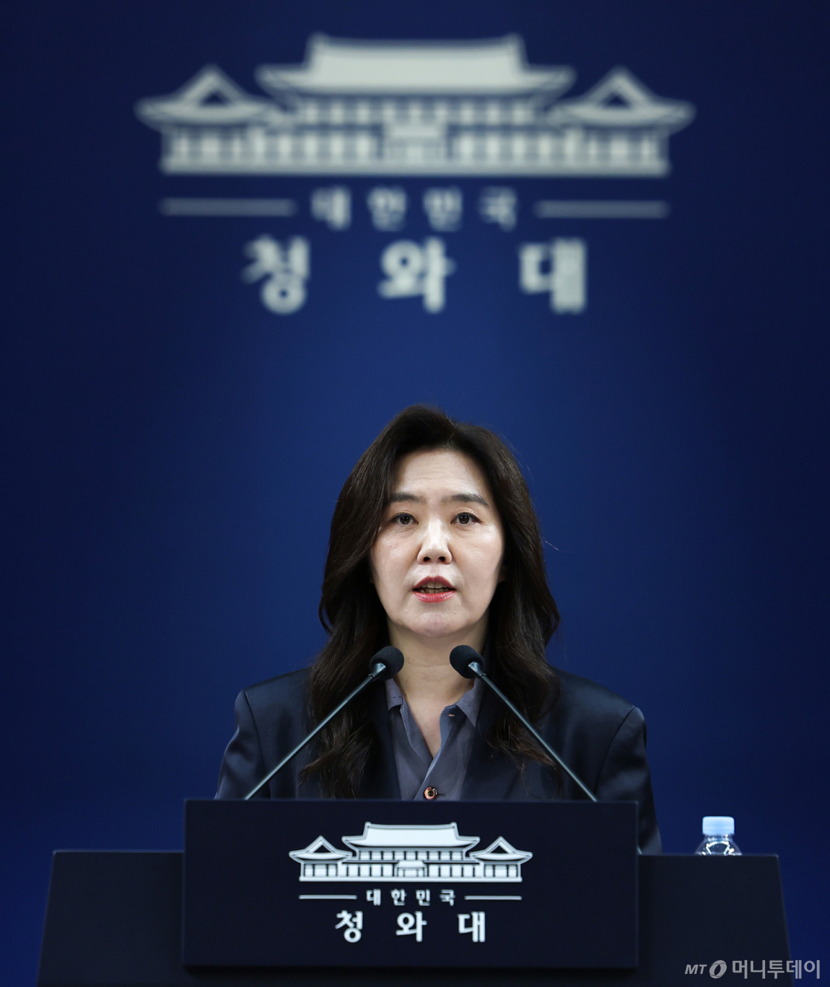 (서울=뉴스1) 이재명 기자 = 강유정 수석대변인이 21일 청와대 춘추관에서 현안 관련 브리핑을 하고 있다. (청와대통신사진기자단) 2026.5.21/뉴스1 Copyright © 뉴스1. All rights reserved. 무단 전재 및 재배포, AI학습 이용 금지. /사진=(서울=뉴스1) 이재명 기자