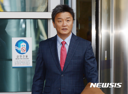 임우재 전 삼성전기 고문이 2017년 2월 9일 오후 서울 서초구 서울가정법원에서 열린 이혼 및 친권자 소송 2차 변론준비기일을 마치고 법원 밖으로 이동하는 모습. 2026.05.28. 20hwan@newsis.com