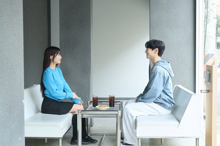 소개팅이나 썸이 연애로 이어지지 않는 이유를 묻는 설문조사에서 여자는 "대화가 통하지 않아서", 남자는 "상대에게 거절당해서"를 가장 큰 이유로 꼽았다. 사진은 기사 내용과 무관한 참고 이미지. /사진=게티이미지뱅크