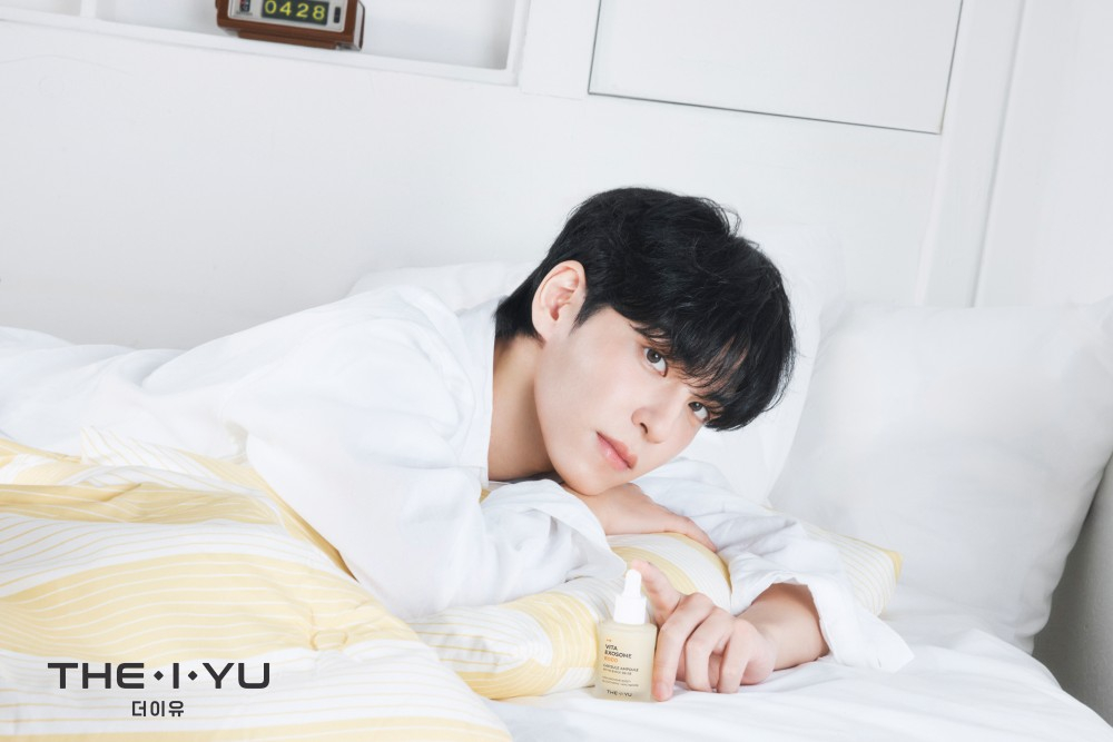 더이유 브랜드 모델로 발탁된 데이식스 멤버 원필/사진= 유한양행
