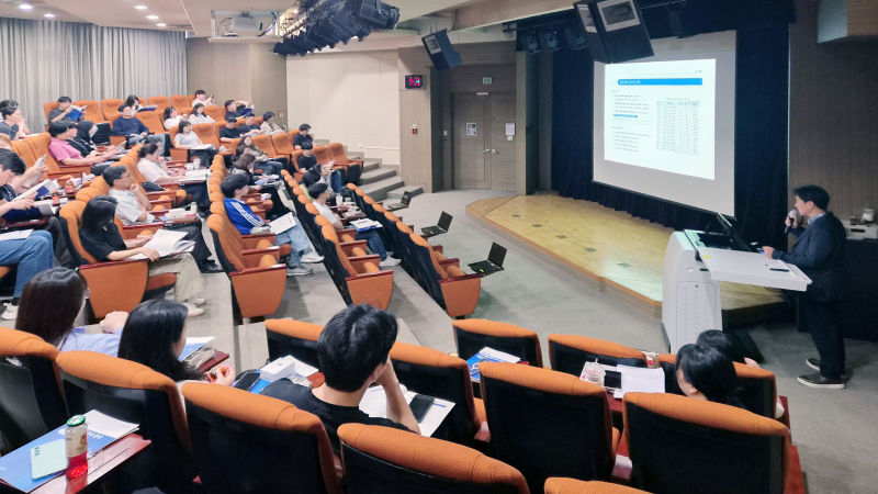 지난 28일 경기바이오센터에서 열린 '2025년도 경기도 연구개발사업 조사·분석 설명회' 현장 모습./사진제공=경과원