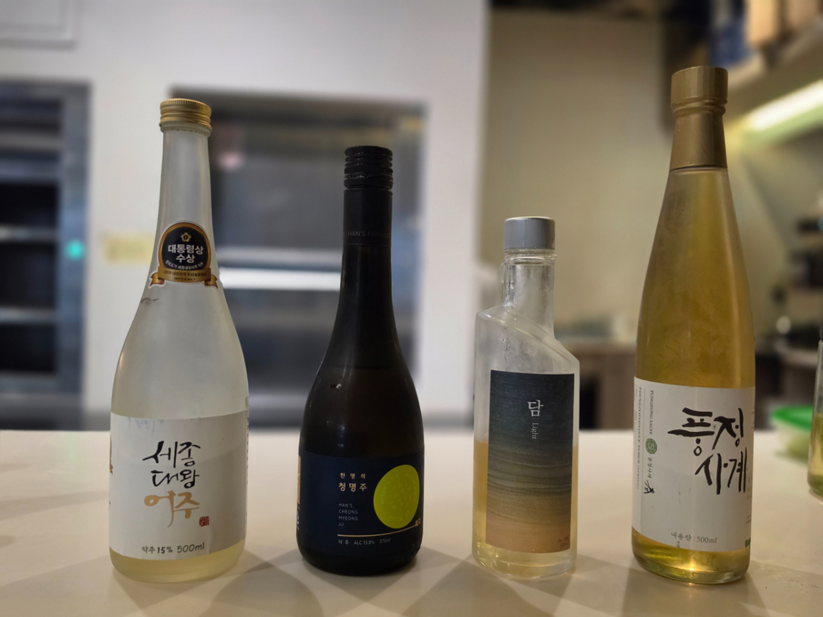 파리에 있는 한식당 '순 그릴(Soon Grill) 상젤리제'에서 판매 중인 전통주. /사진=이수현 기자