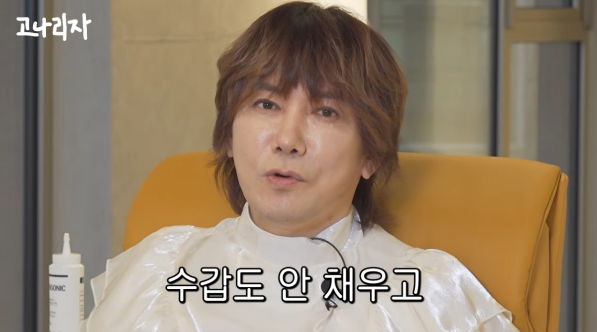 가수 김장훈이 과거 기내 흡연 논란에 대해 다시 한번 사과하며 반성하는 모습을 보였다. /사진=유튜브 영상 캡처