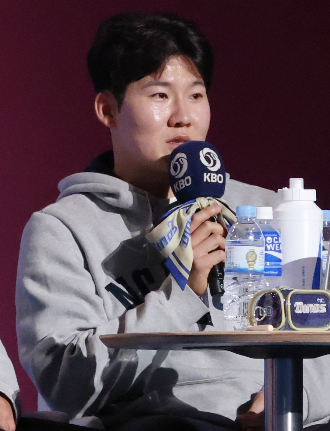'2026 신한 SOL KBO 리그 미디어데이&팬페스트'가 26일 서울 잠실 롯데호텔 월드에서 열렸다. NC 박민우가 출사표를 밝히고 있다. LG 박해민·임찬규, 한화 채은성·문현빈, SSG 오태곤·조병현, 삼성 구자욱·강민호, NC 박민우·김주원, KT 장성우·안현민, 롯데 전준우·전민재, KIA 나성범·양현종, 두산 양의지·곽빈, 키움 임지열·하영민 등 10개 구단 감독과 대표 선수들이 참석했다. /사진=김진경 대기자