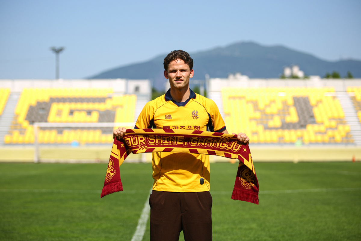 광주FC 새 외국인 수비수 반 흐룬스벤. /사진=광주FC 제공