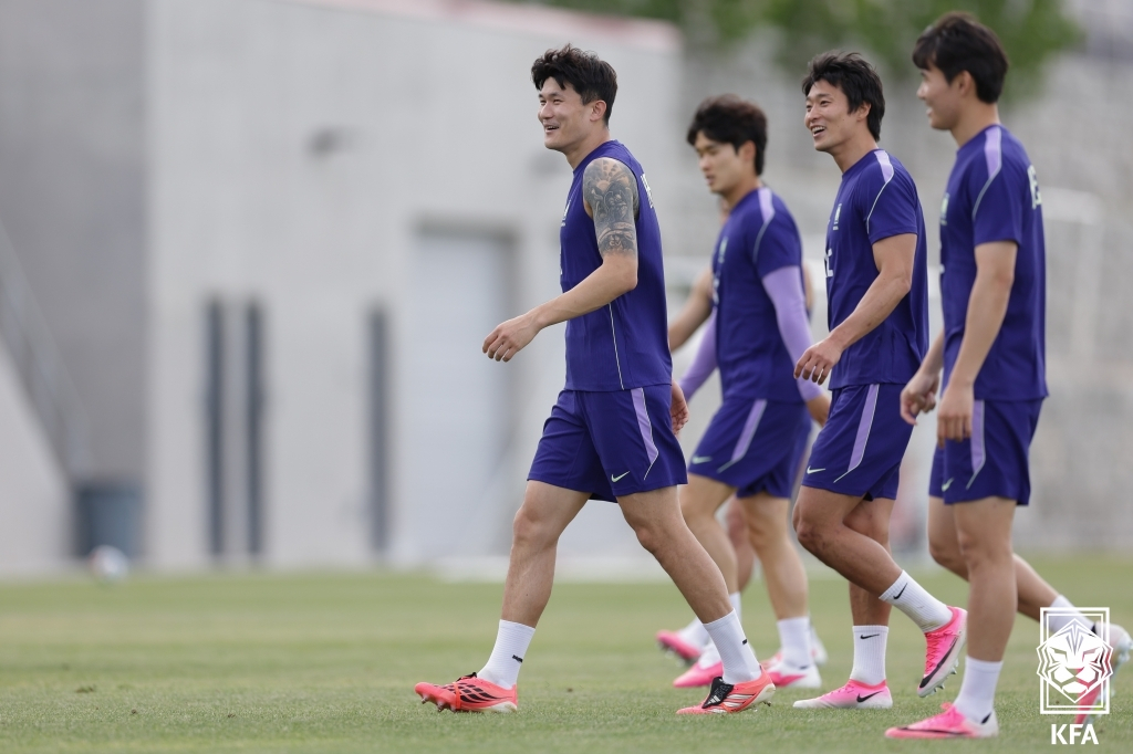 조규성(오른쪽 두 번째)과 대표팀 선수들. /사진=대한축구협회 제공