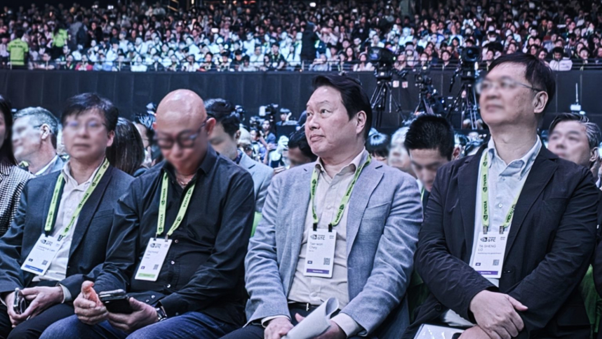 GTC Taipei 2026서 젠슨 황 CEO의 기조연설을 참관 중인 최태원 SK그룹 회장 /사진제공=SK하이닉스