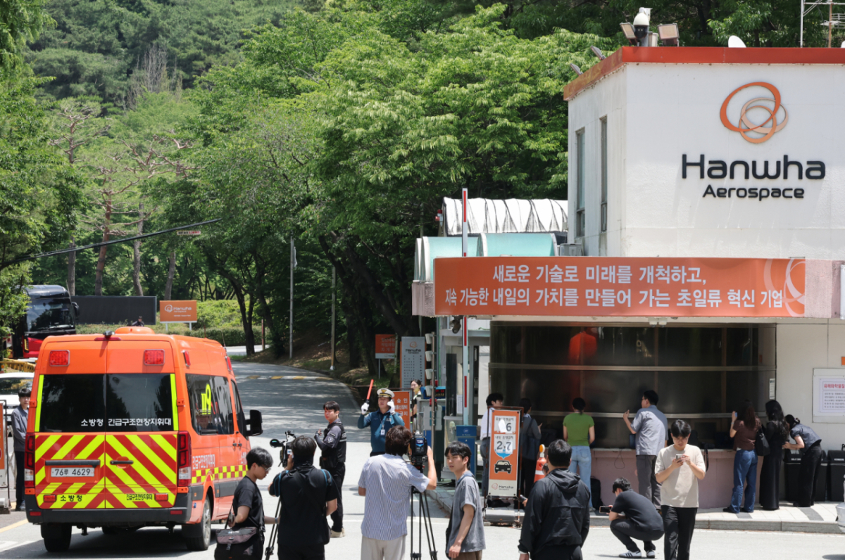 1일 오전 10시59분께 대전 유성구 외삼동 한화에어로스페이스 대전사업장에서 화재가 발생 소방 차량이 화재 현장으로 이동하고 있다. /사진=뉴스1