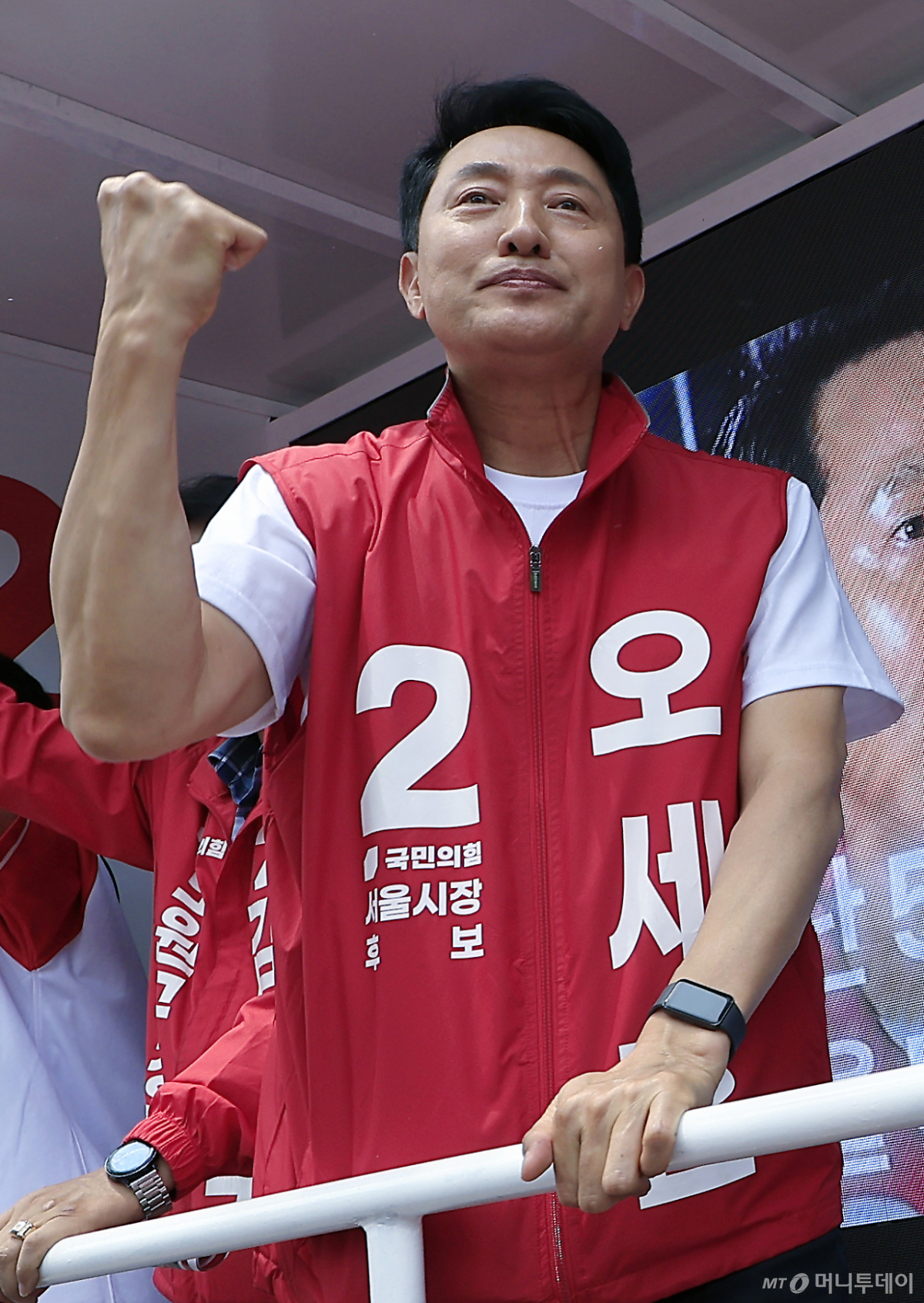 (서울=뉴스1) 박정호 기자 = 오세훈 국민의힘 서울시장 후보가 1일 오후 서울시 노원구 롯데백화점 노원점 앞에서 노원구 릴레이 순회 유세를 출발하며 지지자들에게 인사하고 있다. 2026.6.1/뉴스1 Copyright © 뉴스1. All rights reserved. 무단 전재 및 재배포, AI학습 이용 금지. /사진=(서울=뉴스1) 박정호 기자