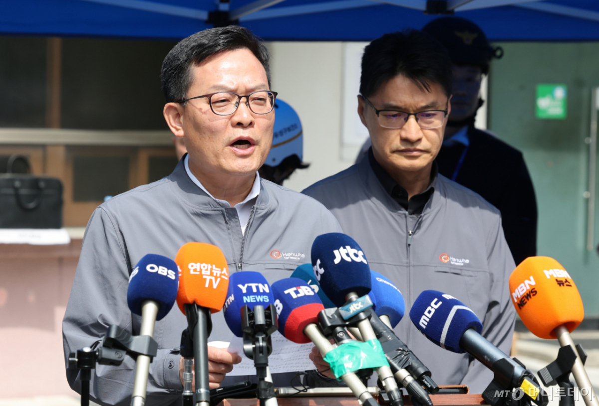 (대전=뉴스1) 김기태 기자 = 손재일 한화에어로스페이스 대표이사가 1일 대전 유성구 외삼동 한화에어로스페이스 대전사업장 화재로 7명의 사상자 발생에 대해 브리핑하고 있다. 2026.6.1/뉴스1 Copyright © 뉴스1. All rights reserved. 무단 전재 및 재배포, AI학습 이용 금지. /사진=(대전=뉴스1) 김기태 기자