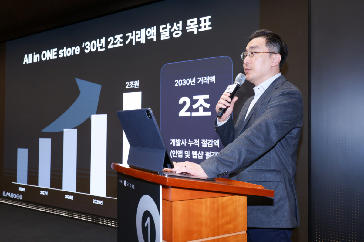 박태영 원스토어 대표가 지난 4월30일 서울 중구 SKT타워에서 열린 2026 원스토어 창립 10주년 기념 기자간담회에 참석해 성장 비전을 발표하고 있다. /사진=뉴스1