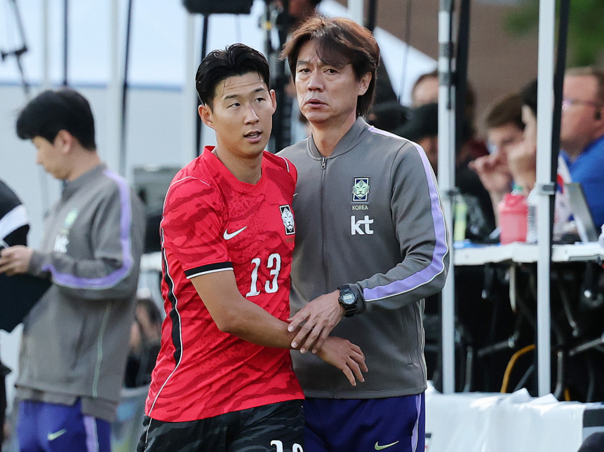전 국가대표 축구선수 이영표 KBS 해설위원이 지난 5월 31일(한국 시간) 치러진 트리니다드토바고와의 친선 경기와 관련해 냉정한 관전 후기를 전했다. 사진은 지난 5월 31일(한국 시간) 치러진 트리니다드토바고와 친선 경기 당시 손흥민(왼쪽)과 홍명보 감독. /사진=뉴스1