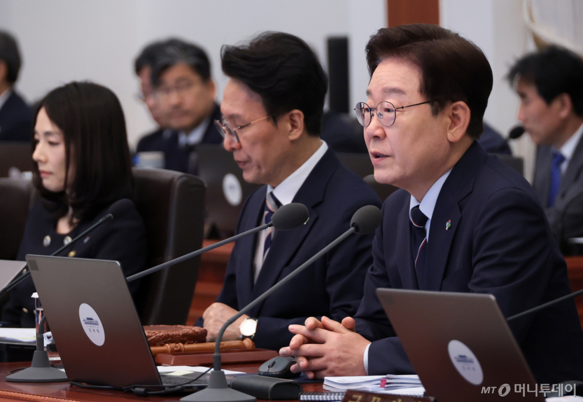 (서울=뉴스1) 이재명 기자 = 이재명 대통령이 2일 청와대에서 열린 제24회 국무회의 겸 제11차 비상경제점검회의에서 발언을 하고 있다. (청와대통신사진기자단) 2026.6.2/뉴스1 Copyright © 뉴스1. All rights reserved. 무단 전재 및 재배포, AI학습 이용 금지. /사진=(서울=뉴스1) 이재명 기자