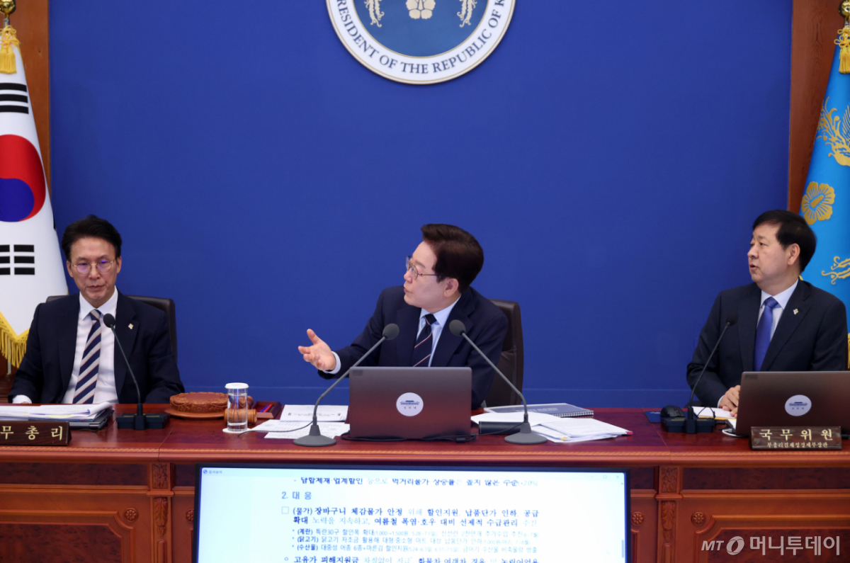(서울=뉴스1) 이재명 기자 = 이재명 대통령이 2일 청와대에서 열린 제24회 국무회의 겸 제11차 비상경제점검회의에서 발언을 하고 있다. (청와대통신사진기자단) 2026.6.2/뉴스1 Copyright © 뉴스1. All rights reserved. 무단 전재 및 재배포, AI학습 이용 금지. /사진=(서울=뉴스1) 이재명 기자