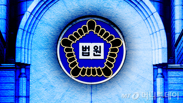 둔기로 부모를 폭행해 중상 입힌 10대 아들이 부모의 간절한 선처 호소 덕분에 실형을 피하게 됐다. /사진=김현정 디자인기자