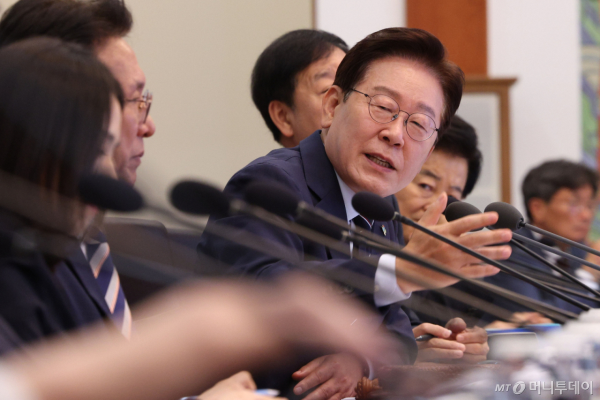 (서울=뉴스1) 허경 기자 = 이재명 대통령이 2일 청와대에서 열린 국무회의 겸 비상경제점검회의에서 발언하고 있다. (청와대통신사진기자단) 2026.6.2/뉴스1  Copyright © 뉴스1. All rights reserved. 무단 전재 및 재배포,  AI학습 이용 금지. /사진=(서울=뉴스1) 허경 기자
