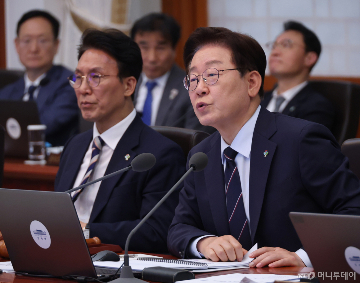 (서울=뉴스1) 이재명 기자 = 이재명 대통령이 2일 청와대에서 열린 제24회 국무회의 겸 제11차 비상경제점검회의에서 발언을 하고 있다. (청와대통신사진기자단) 2026.6.2/뉴스1 Copyright © 뉴스1. All rights reserved. 무단 전재 및 재배포, AI학습 이용 금지. /사진=(서울=뉴스1) 이재명 기자