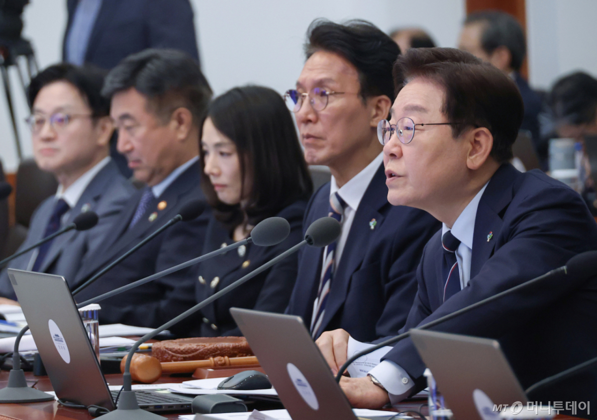 [서울=뉴시스] 고범준 기자 = 이재명 대통령이 2일 청와대에서 열린 제24회 국무회의 겸 제11차 비상경제점검회의에서 발언하고 있다. 2026.06.02. bjko@newsis.com /사진=