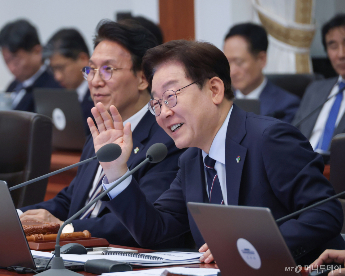 [서울=뉴시스] 고범준 기자 = 이재명 대통령이 2일 청와대에서 열린 제24회 국무회의 겸 제11차 비상경제점검회의에서 발언하고 있다. 2026.06.02. bjko@newsis.com /사진=