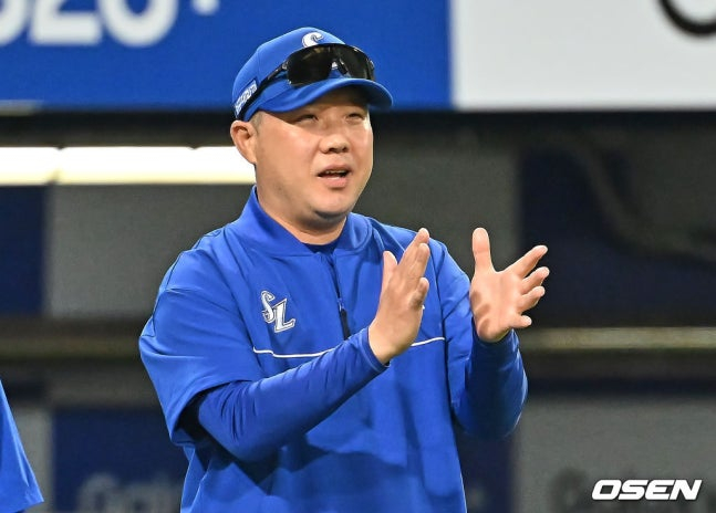 2일 NC전을 이긴 뒤 기뻐하는 박진만 감독.