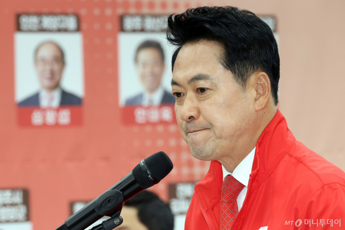 (서울=뉴스1) 황기선 기자 = 장동혁 국민의힘 대표가 3일 오후 서울 여의도 중앙당사에서 '투표용지 부족' 관련 브리핑을 하고 있다. (공동취재)  2026.6.3/뉴스1  Copyright © 뉴스1. All rights reserved. 무단 전재 및 재배포,  AI학습 이용 금지. /사진=(서울=뉴스1) 황기선 기자