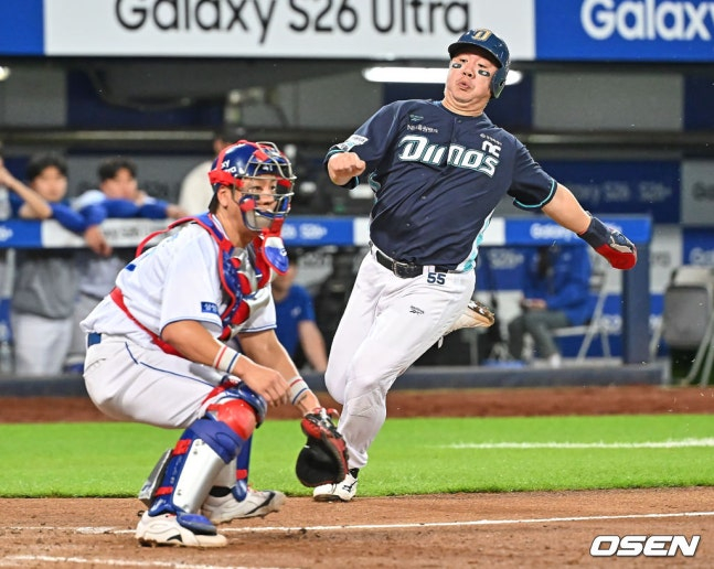 홈을 파고 드는 이우성.