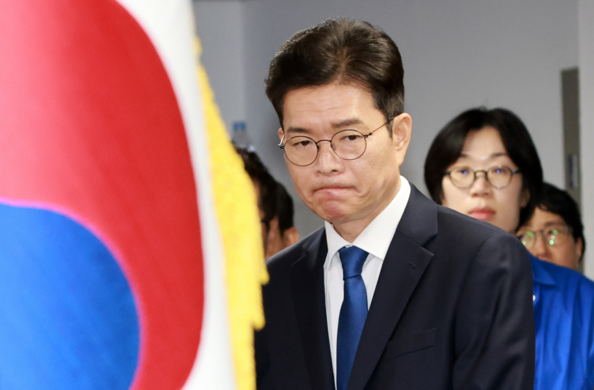 (서울=뉴스1) 안은나 기자 = 정원오 더불어민주당 서울시장 후보가 4일  오전 서울 중구 세종대로 캠프에서 제9회 전국동시지방선거 관련 입장을 밝히기 위해 이동하고 있다. (공동취재) 2026.6.4/뉴스1  Copyright © 뉴스1. All rights reserved. 무단 전재 및 재배포,  AI학습 이용 금지. /사진=(서울=뉴스1) 안은나 기자