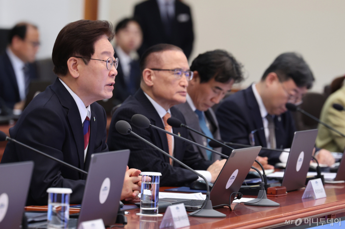 [서울=뉴시스] 최동준 기자 = 이재명 대통령이 4일 청와대에서 열린 수석보좌관회의에서 발언하고 있다. 2026.06.04. photocdj@newsis.com /사진=
