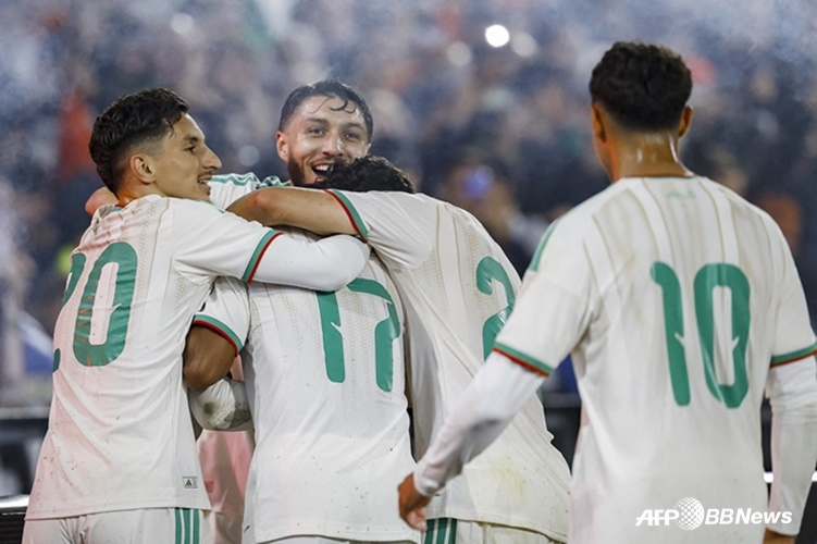 결승골 후 기뻐하는 알제리 축구대표팀 선수들. /AFPBBNews=뉴스1