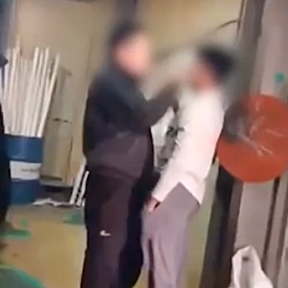 지난 4월24일 오전 8시30분쯤 인천 서구 한 섬유공장에서 방글라데시 국적 20대 근로자를 폭행한 혐의를 받는 A씨에 대한 구속영장이 기각됐다./사진=MBC 뉴스