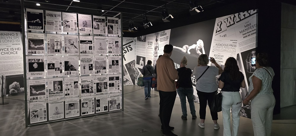 지난 3일(현지시간) 뉴욕 맨해튼의 현대차 제네시스하우스에서 관람객들이 마릴린 먼로 탄생 100주년 전시를 관람하고 있다.를 하고 있다. /사진=심재현 특파원