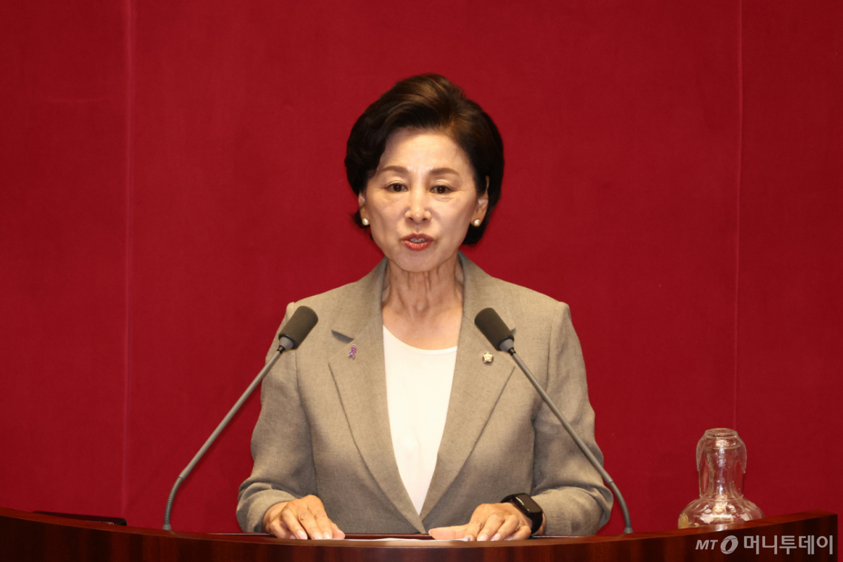 [서울=뉴시스] 고승민 기자 = 남인순 신임 국회부의장이 5일 서울 여의도 국회에서 열린 본회의에서 당선인사를 하고 있다. 2026.06.05.  /사진=고승민