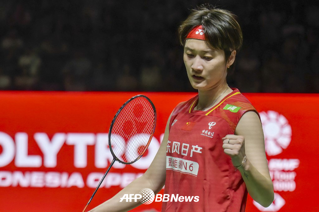 안6일(한국시간) 인도네시아 자카르타에서 열린 2026 세계배드민턴연맹(BWF) 월드투어 슈퍼 1000 인도네시아 오픈 4강(준결승)에서 안세영과 격돌한 천위페이. /AFPBBNews=뉴스1