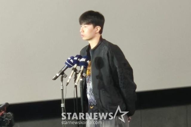 취재진 질문에 답하는 이현중. /사진=이원희 기자