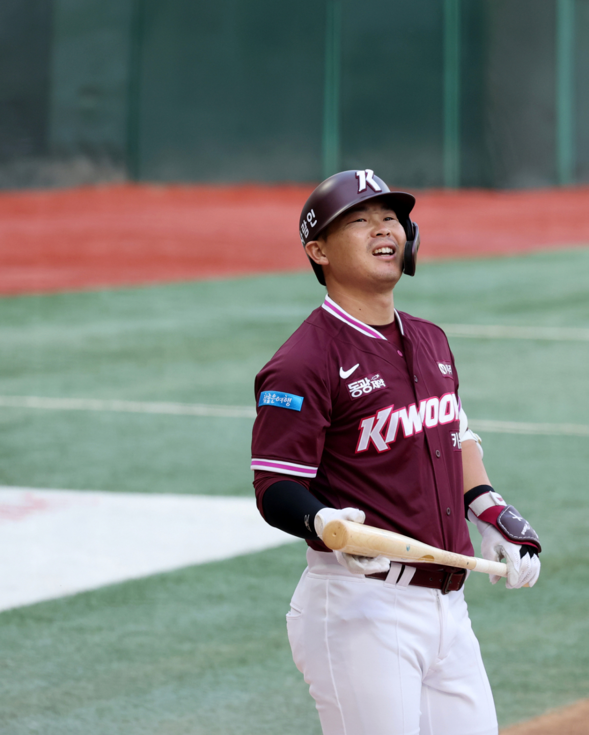 키움 3번타자 히우라가 2일 인천SSG랜더스필드에서 열리는 2026KBO리그 키움히어로즈와 SSG랜더스 경기 1회초 삼진으로 물러나고 있다. 2026.06.02. /사진=강영조 cameratalks@