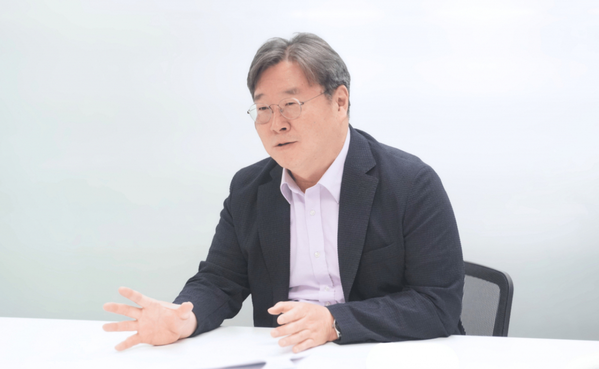 김영근 연세대학교 원주의과대학 감염내과 교수가 인터뷰하고 있다./사진= 박미주 기자