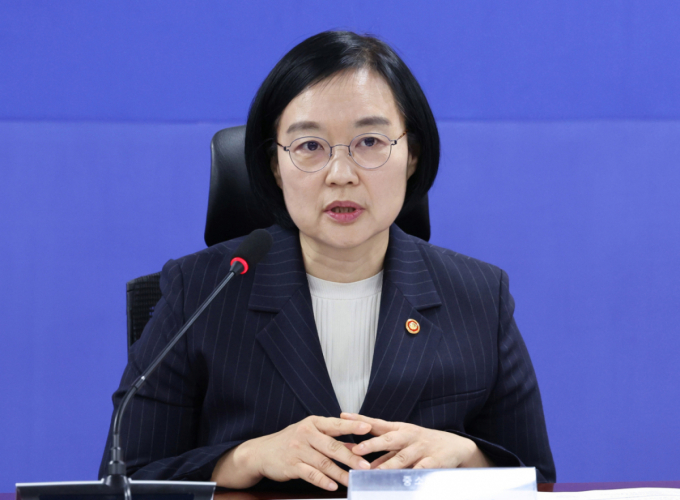 (서울=뉴스1) = 이재명 대통령은 7일 한성숙 중소벤처기업부 장관을 총리후보자로 지명했다고 밝혔다. 사진은 한성숙 중소벤처기업부 장관이 지난4월 16일 서울 여의도 국회 의원회관에서 더불어민주당 을지로위원회 주최로 열린 세븐브로이-대한제분 상생협력기금 출연식에서 발언하고 있는 모습. (뉴스1 DB) /사진=(서울=뉴스1)