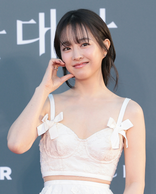 배우 박보영이 지난달 8일 서울 강남구 코엑스에서 열린 ‘제62회 백상예술대상’ 레드카펫 행사에 참석해 포즈를 취하고 있다. /사진=뉴스1