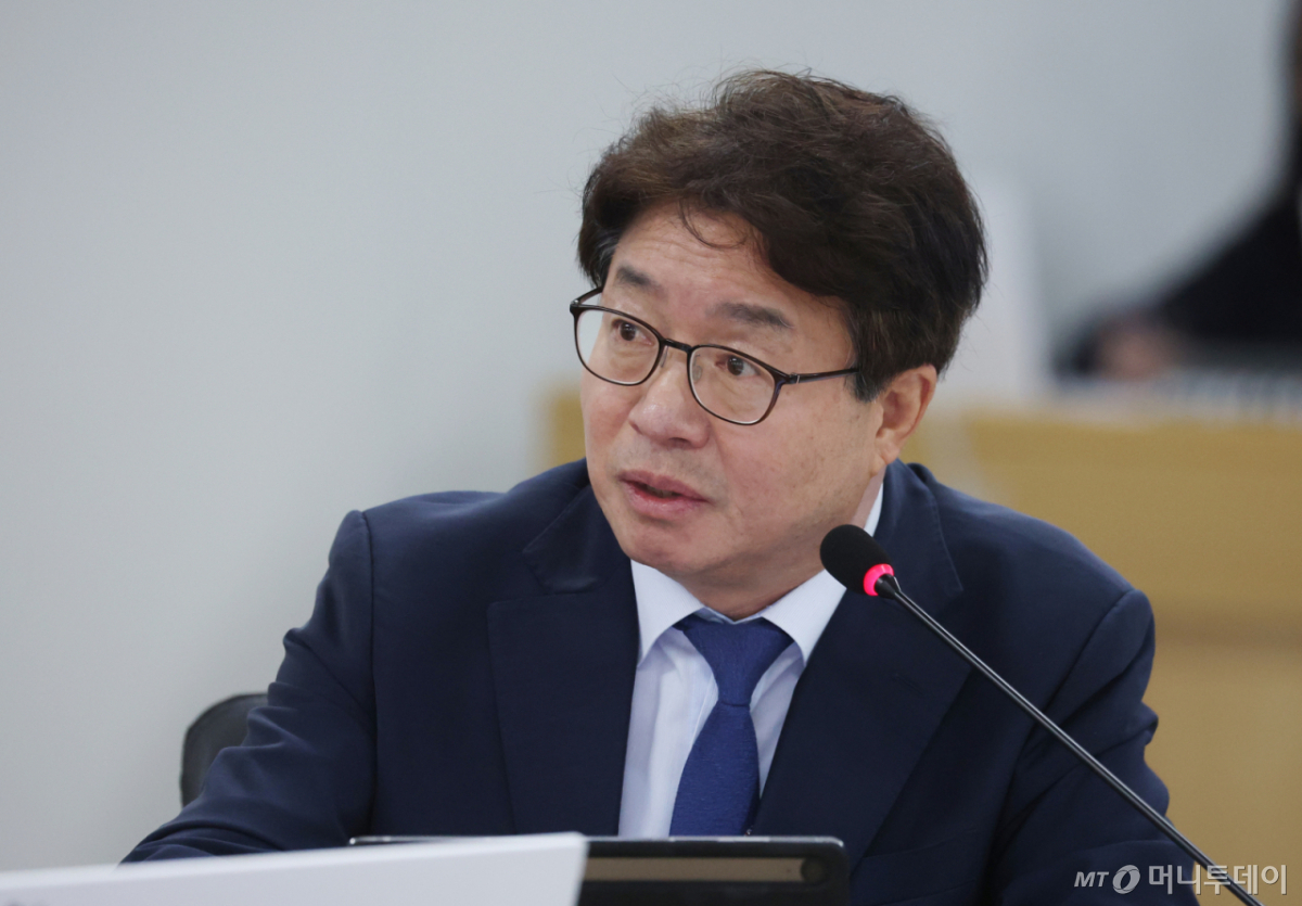 (수원=뉴스1) 김영운 기자 = 염태영 더불어민주당 의원이 20일 경기 수원시 영통구 경기도청에서 열린 국회 국토교통위원회의 경기도에 대한 국정감사에서 질의를 하고 있다. 2025.10.20/뉴스1 Copyright © 뉴스1. All rights reserved. 무단 전재 및 재배포, AI학습 이용 금지. /사진=(수원=뉴스1) 김영운 기자