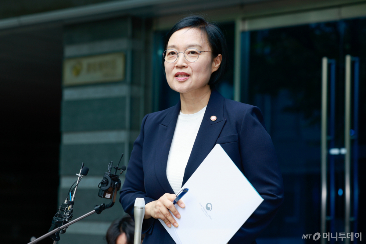 한성숙 국무총리 후보자가 8일 오전 인사청문회 준비 사무실인 서울 종로구 금융감독원 연수원에서 지명 소감을 밝히고 있다./사진=뉴스1