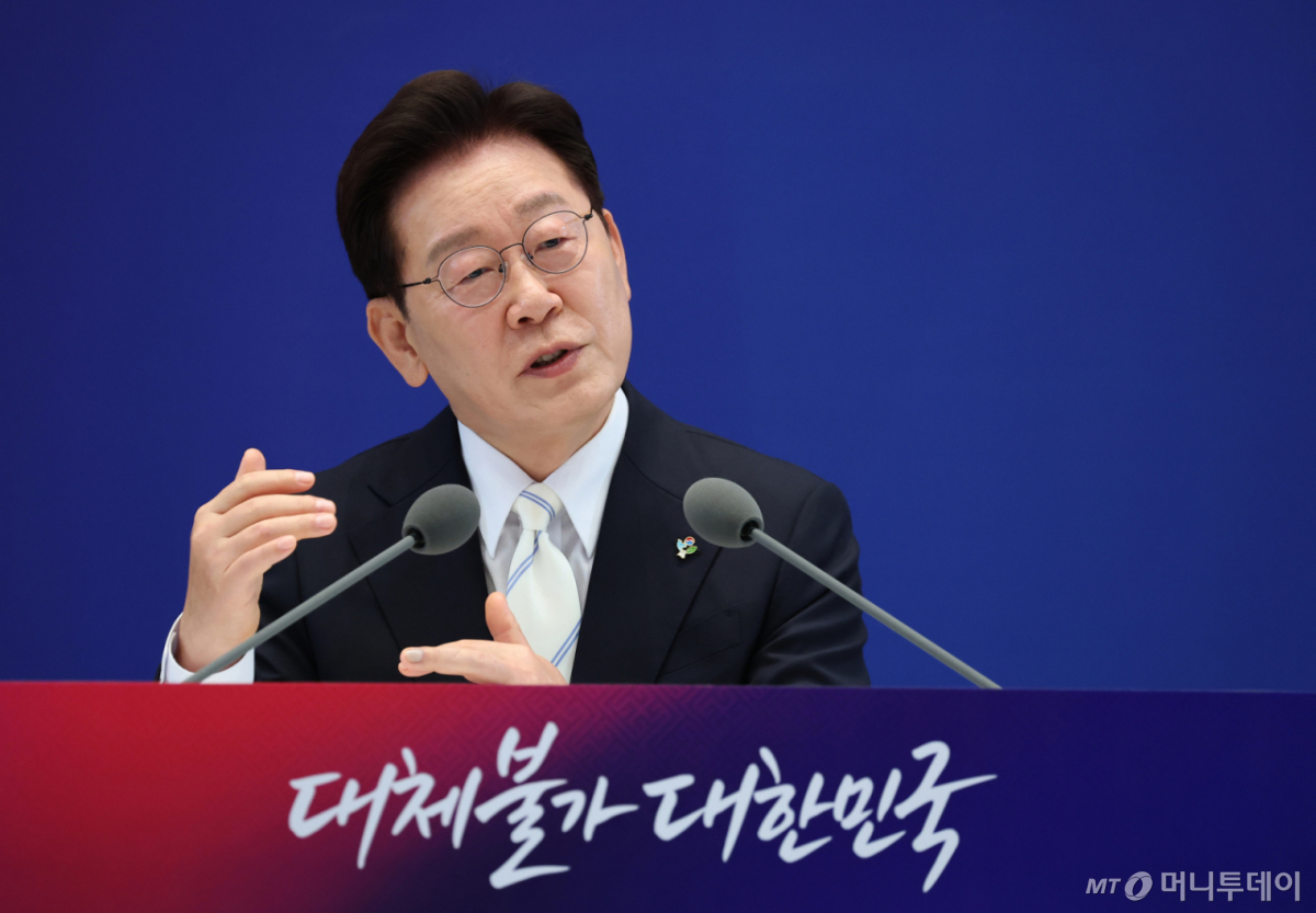 (서울=뉴스1) 허경 기자 = 이재명 대통령이 8일 청와대 영빈관에서 열린 취임 1주년 기자회견에서 취재진 질문에 답변하고 있다. 2026.6.8/뉴스1 Copyright © 뉴스1. All rights reserved. 무단 전재 및 재배포, AI학습 이용 금지. /사진=(서울=뉴스1) 허경 기자