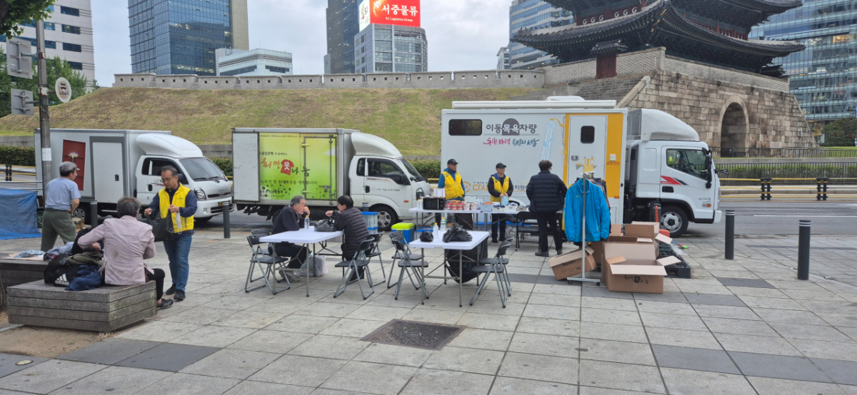 남대문권역 이동목욕차량 운영 모습. /사진제공=서울시