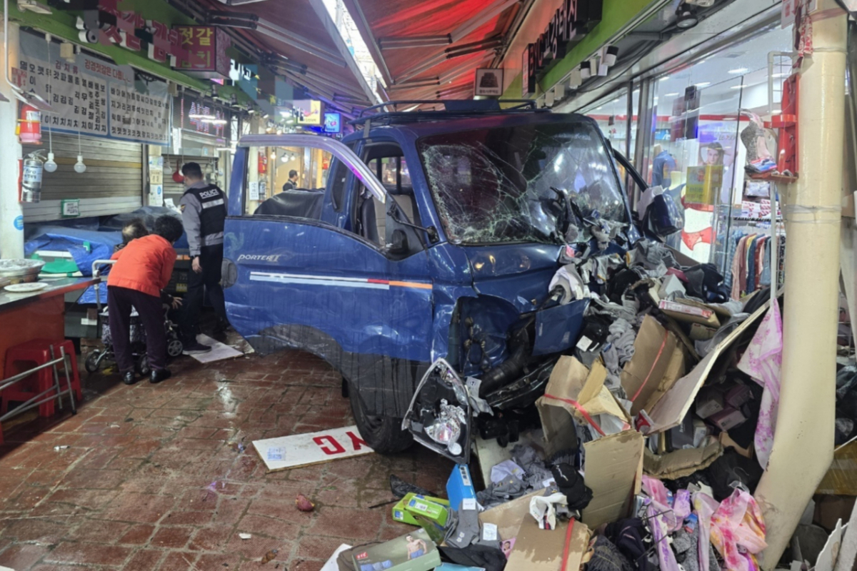 지난해 11월 경기 부천시 오정구 부천제일시장에서 60대가 운전하던 1톤 트럭 돌진 사고가 발생했다. 이 사고로 행인 4명이 숨졌다. /사진=뉴스1